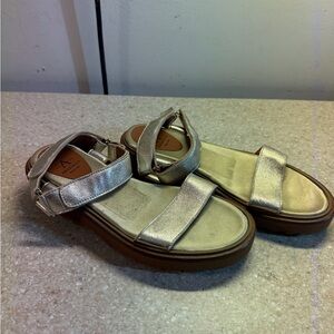 Aquatalia metallic platform Women's Sandals